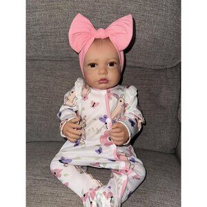 20-inch Cute Soft Cloth Body Vinyl Realistic Reborn Baby Doll with Set